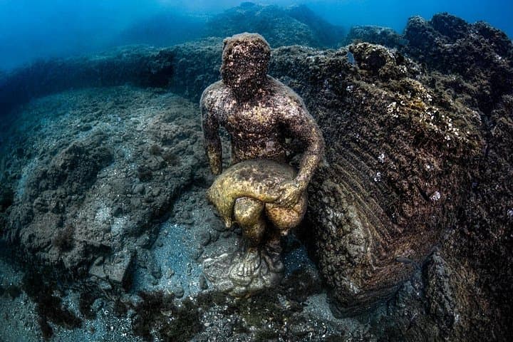 Snorkeling among the Submerged Archaeological Finds of Baia da Napoli