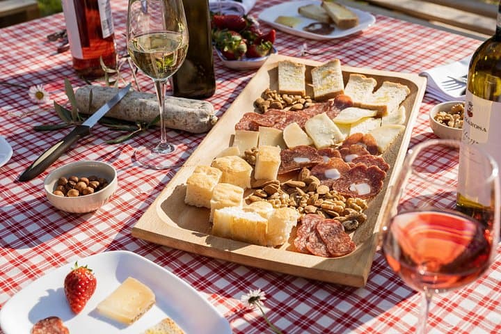 2-Hour Picnic among the Olive Trees with Typical Abruzzese Products
