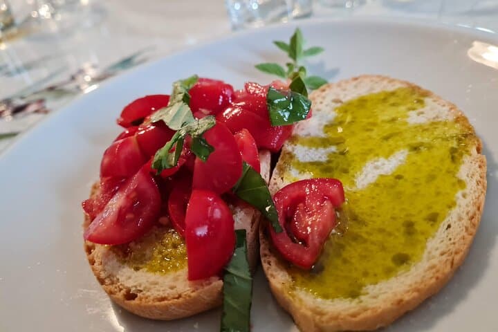 Spello E-Bike & Wine Tour with Scenic Winery Lunch