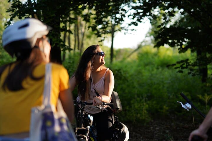 The Milan you don't expect, bike tour with picnic on the lake