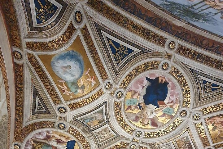 Villa Farnesina and Trastevere District Tour in Rome