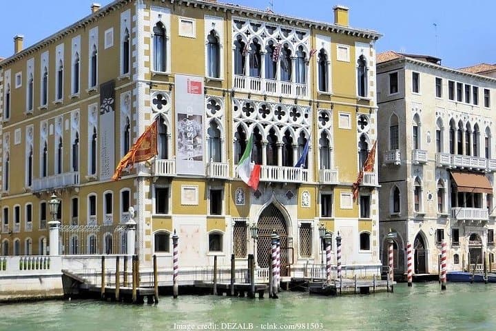 Explore Venice Rialto Markets at Dawn: Private Walking Tour