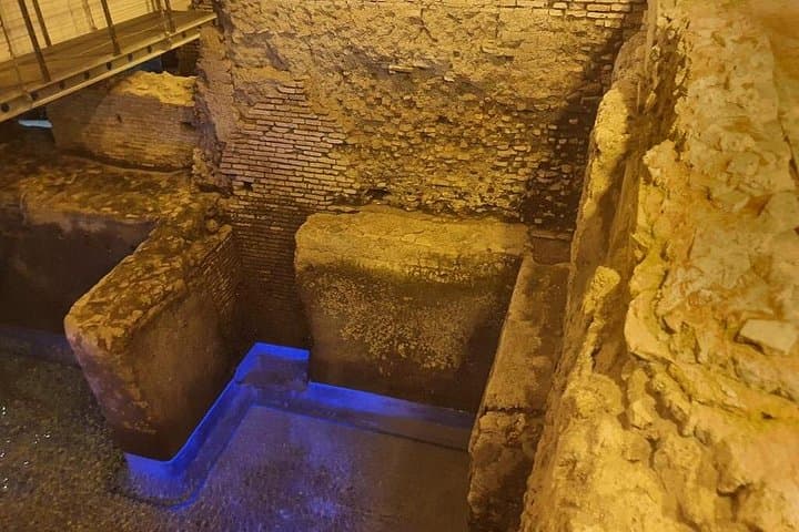 Trevi Fountain with Underground Aqueducts Guided Tour