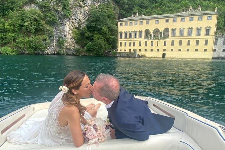 1 Hour Private and Guided Cruise to Lake Como Mostes motorboat