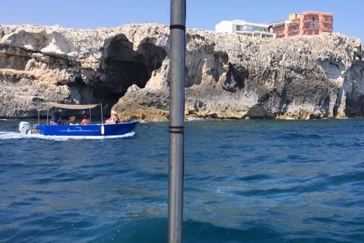 Private boat tour 1h Ortigia and caves with tales