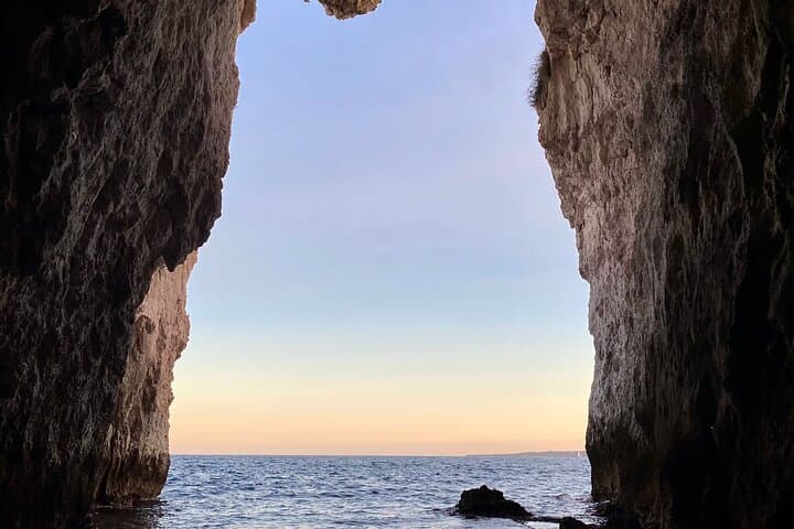 Private boat tour 1h Ortigia and caves with tales