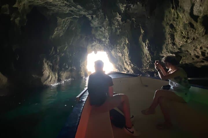Private boat tour 1h Ortigia and caves with tales