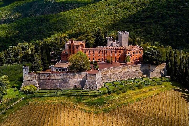 Discover Italy driving a Ferrari/Milan-Tuscany-Amalfi Coast