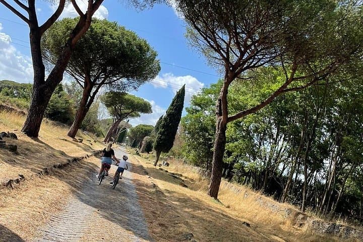 Rome: Appia Antica E-Bike tour with Rome's Underground Labyrinth