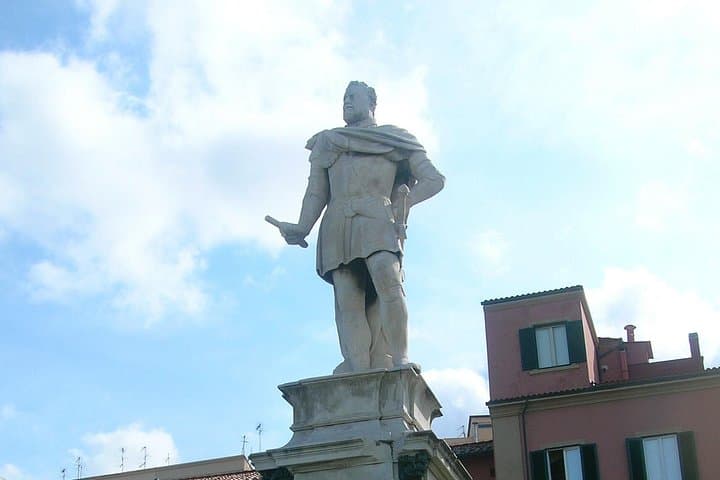 Ferdinando looking at the harbour