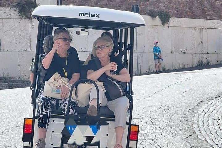 3-Hour Catacumbs and Appian Way Park Tour in Golf Car Pickup