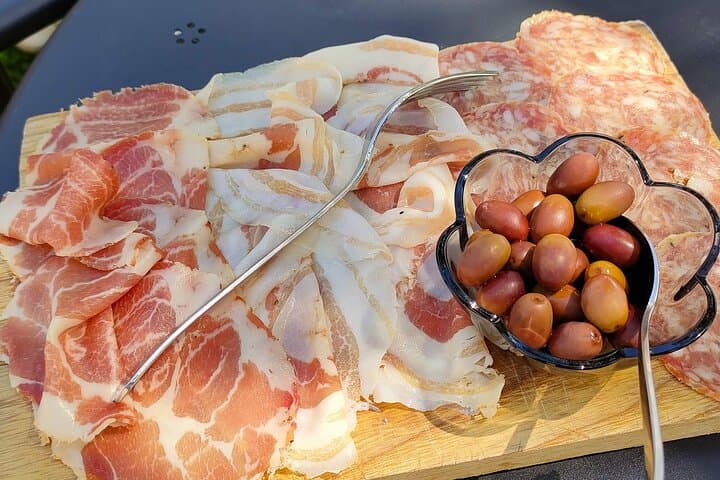 Wine Tasting with Local Food in Lazise Countryside