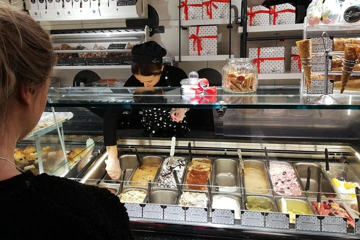 Flavors of Naples Decumani Street Food and Sightseeing Tour