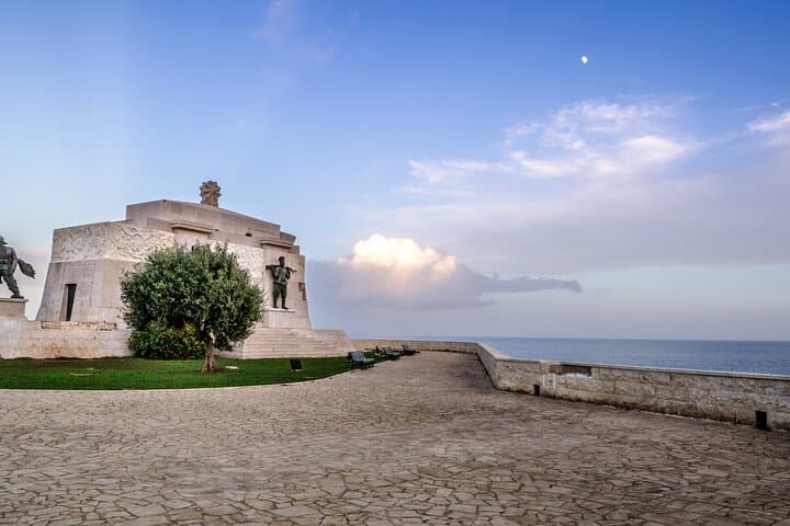 2 Hours Calessino/ Tuk tuk Tour to Syracuse and Ortigia Island