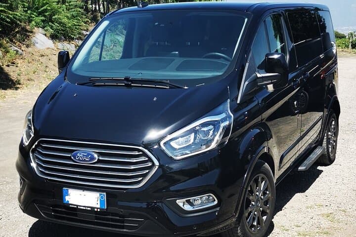 Our brand new mini van will make you arrive at your destination on time and without delays!