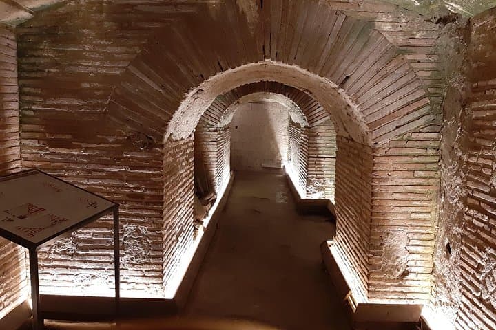 Naples: City Center Walking Tour with Underground Naples