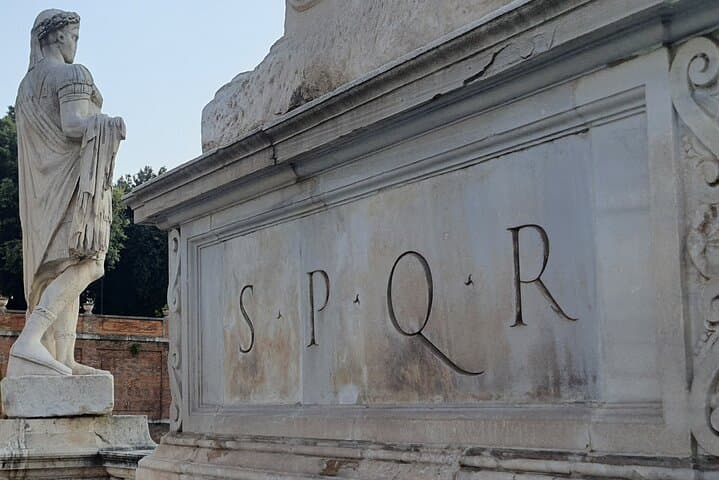Learn Latin on Field: Guided Lesson and tour in the Heart of Ancient Rome