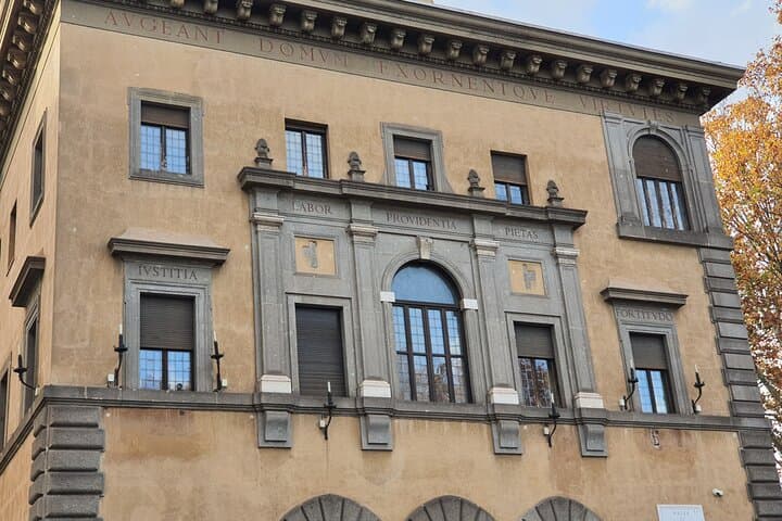 Learn Latin on Field: Guided Lesson and tour in the Heart of Ancient Rome