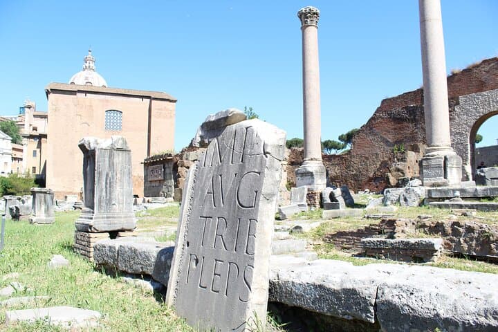 Learn Latin on Field: Guided Lesson and tour in the Heart of Ancient Rome