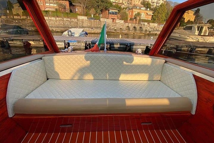 1 Hour Private Wooden Boat Tour on Lake Como 10 pax