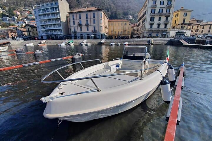 1 Hour Boat Rental Without License 40cv Engine on Lake Como