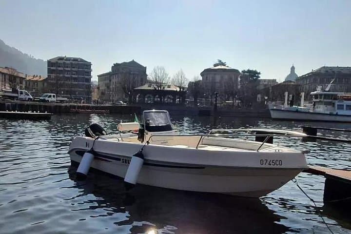 1 Hour Boat Rental Without License 40cv Engine on Lake Como