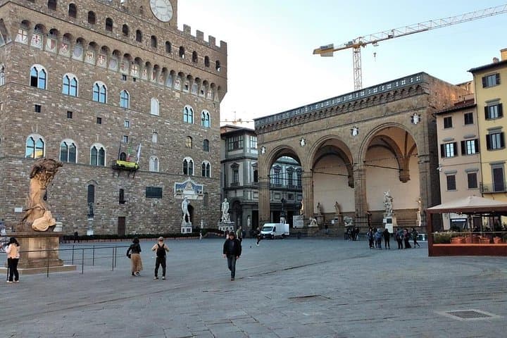 Private educational and guided custom tours by walk and by confortable M/B van