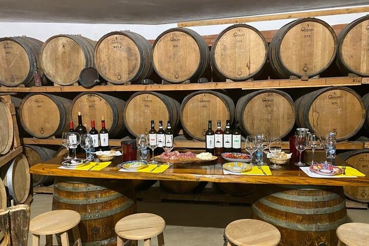 2-hour tasting of 5 wines in Sorrento