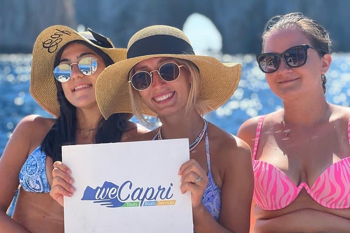 Capri Private Boat Tour : 2h Local skipper, Faraglioni & Sea Caves