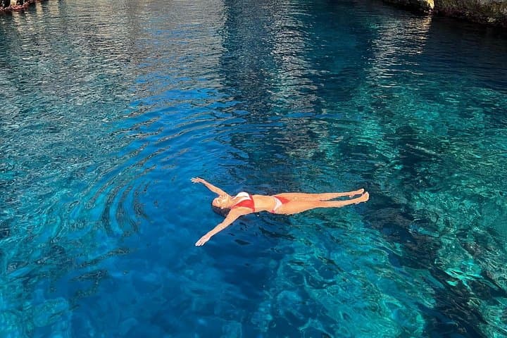 Capri Private Boat Tour : 2h Local skipper, Faraglioni & Sea Caves