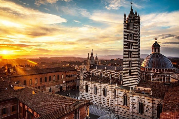 Siena Scavenger Hunt & Highlights Self-Guided Walking Tour