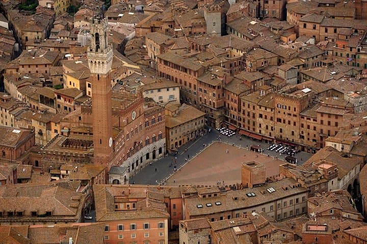 Siena Scavenger Hunt & Highlights Self-Guided Walking Tour