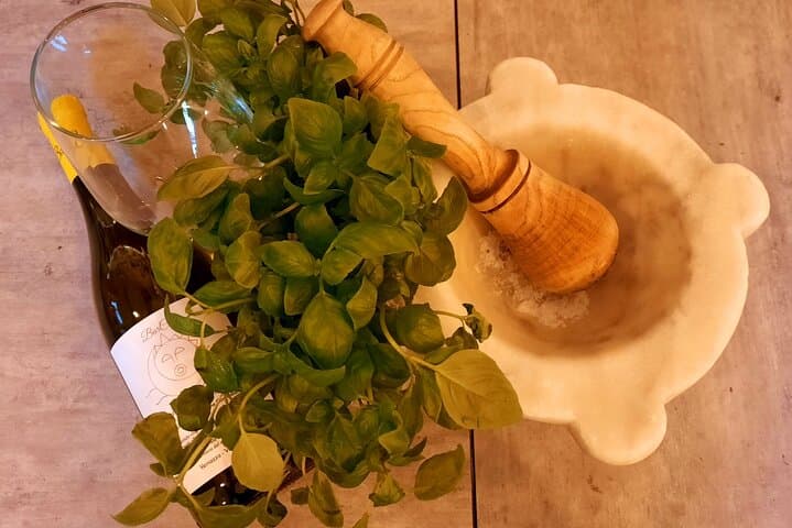 Cinque Terre Course of Pesto and Wine Tasting in Vernazza