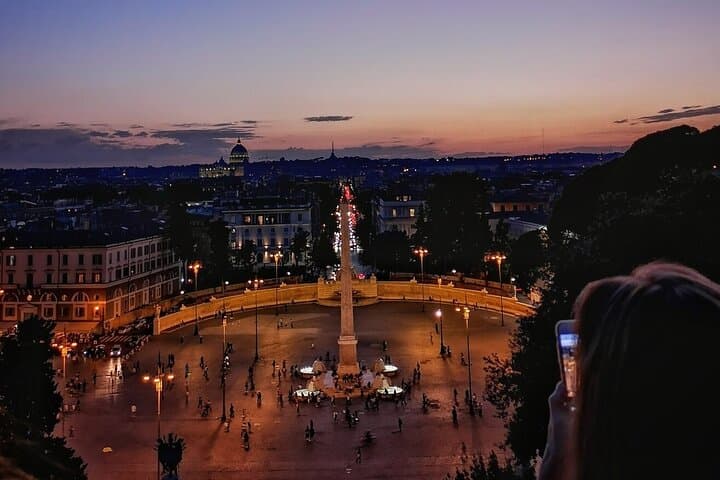 Private Stroll of the Artists in Rome: Best Squares & Fountains Tour