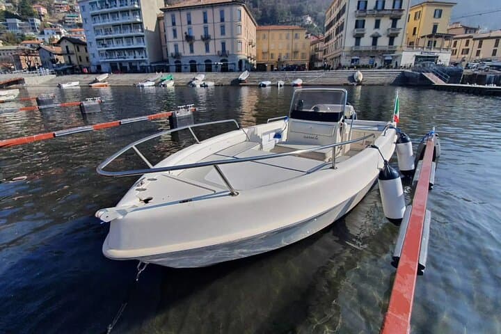 3 Hour Boat Rental Without License 40hp Engine on Lake Como
