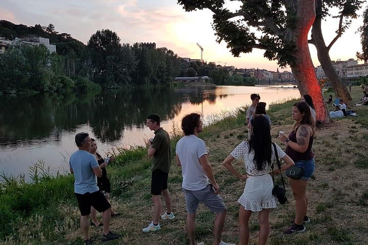 Florence Night Bike Tour with Wine and Aperitivo Picnic included