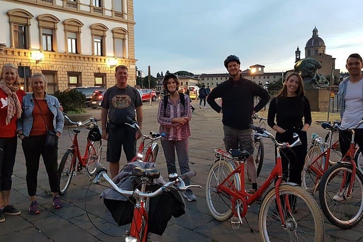 Florence Night Bike Tour with Wine and Aperitivo Picnic included