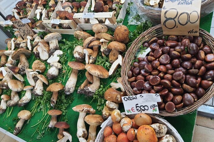 Vatican and Trionfale Market Tour with Wine and Food Tasting