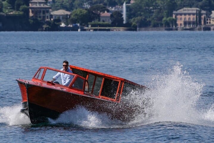 3 Hours Private Wooden Boat Tour visit Bellagio 6 pax