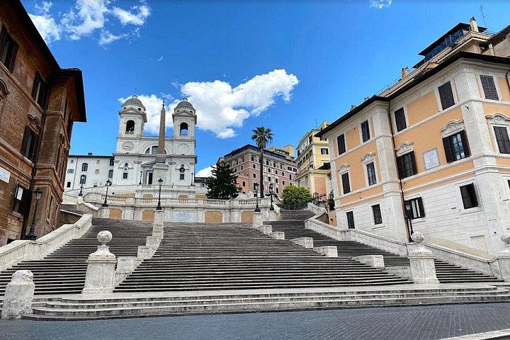 Rome at Sunrise Walking Tour: Pantheon Trevi Fountain & Breakfast