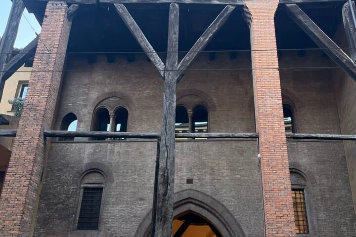 Bologna: A Self-Guided Audio Tour from Porta Galliera to Le Tre Frecce