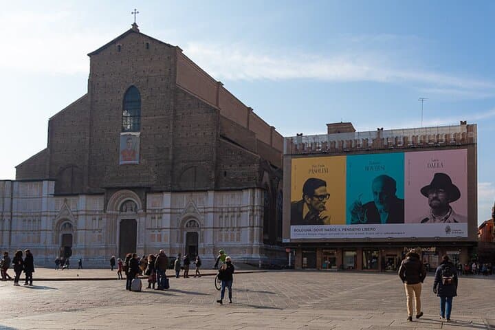 Bologna: A Self-Guided Audio Tour from Porta Galliera to Le Tre Frecce