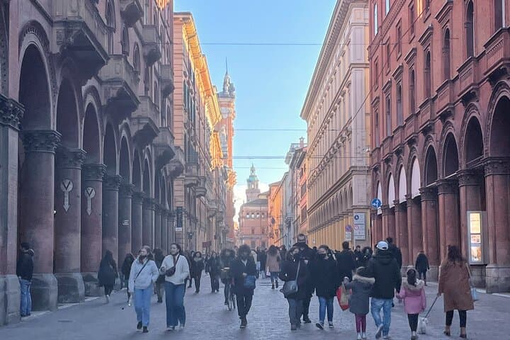 Bologna: A Self-Guided Audio Tour from Porta Galliera to Le Tre Frecce