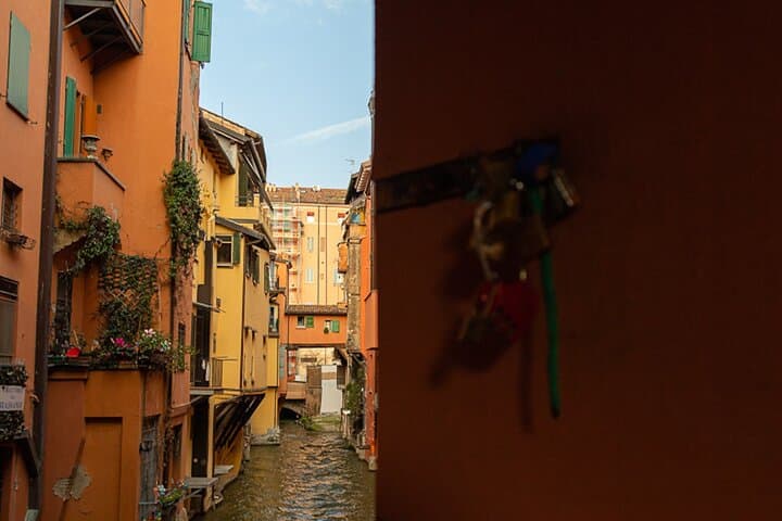 Bologna: A Self-Guided Audio Tour from Porta Galliera to Le Tre Frecce