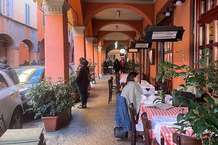 Bologna: A Self-Guided Audio Tour from Porta Galliera to Le Tre Frecce