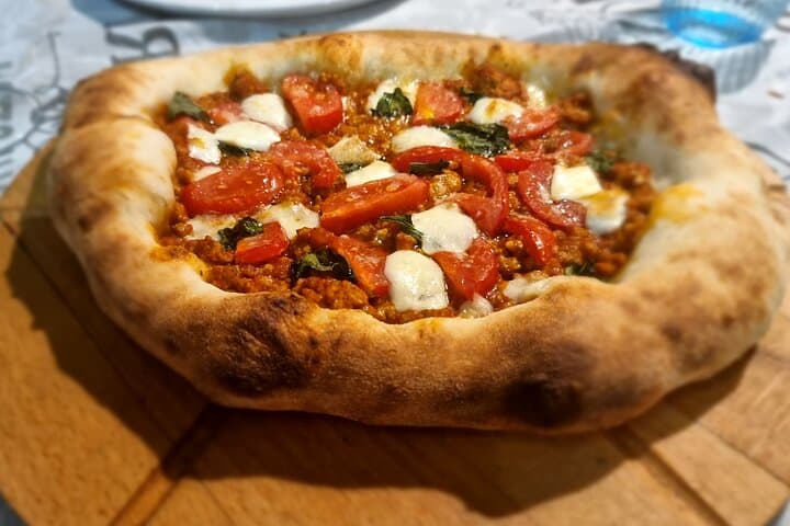Pizza bolognese ragout
