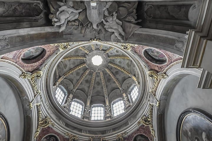 Basilica di Sant’Ambrogio and Old Town with Private Guide
