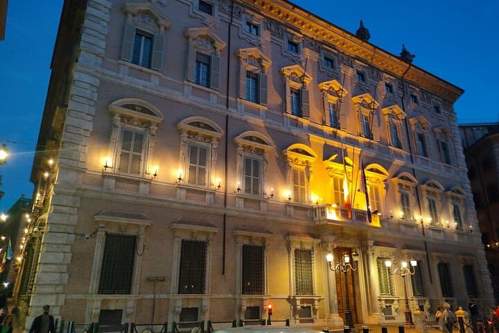 The History of Power in Modern Rome: A Self-Guided Audio Tour