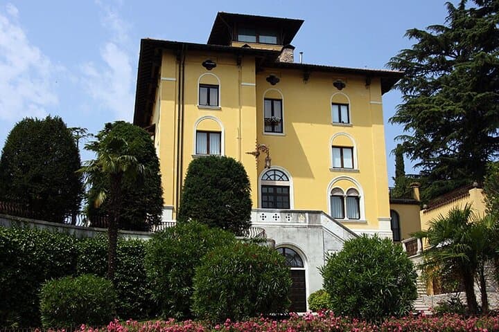 Private Walking Tour in Sirmione Heritage & Castle