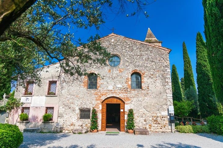 Private Walking Tour in Sirmione Heritage & Castle